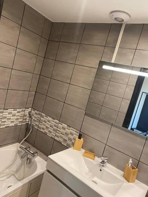 Gite De Tom Et Mag Classe 3 * Clevacances Vila Pontgibaud Exterior foto