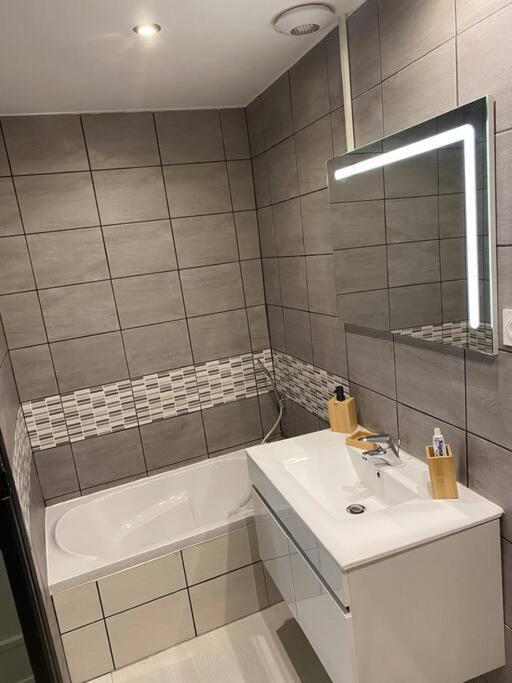 Gite De Tom Et Mag Classe 3 * Clevacances Vila Pontgibaud Exterior foto